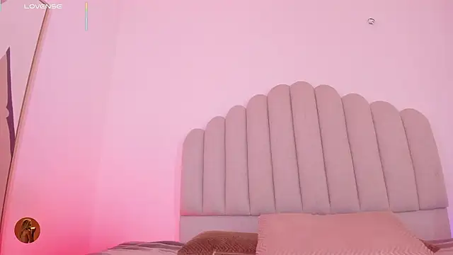 Snapshot of Nikki_Angel_ chatting on 02.19.26 Nikki Angel online show from 02.19.26