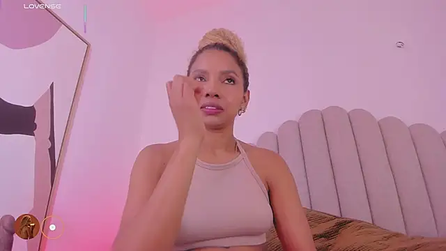 Snapshot of Nikki_Angel_ chatting on 02.27.26 Nikki Angel online show from 02.27.26