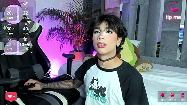 Snapshot of sue___0 chatting on 12.04.24 sue 0 online show from 12.04.24