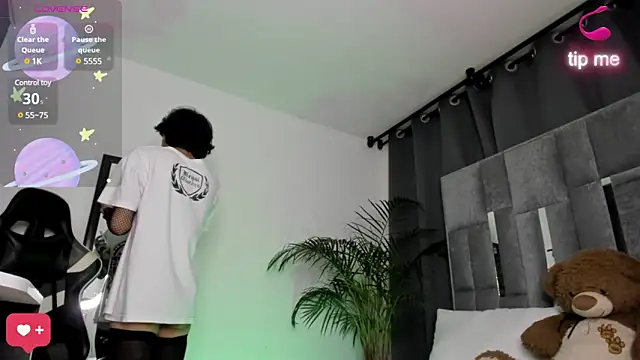 Snapshot of sue___0 chatting on 12.28.24 sue 0 online show from 12.28.24