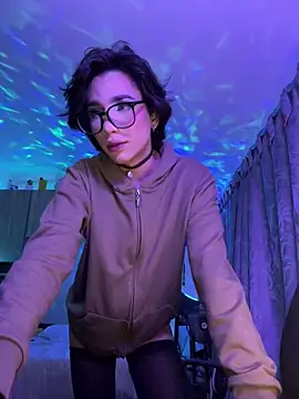 Snapshot of sue___0 chatting on 02.04.25 sue 0 online show from 02.04.25