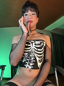 Snapshot of sue___0 chatting on 11.21.25 sue 0 online show from 11.21.25