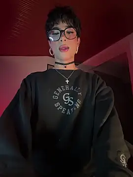 Snapshot of sue___0 chatting on 12.14.25 sue 0 online show from 12.14.25