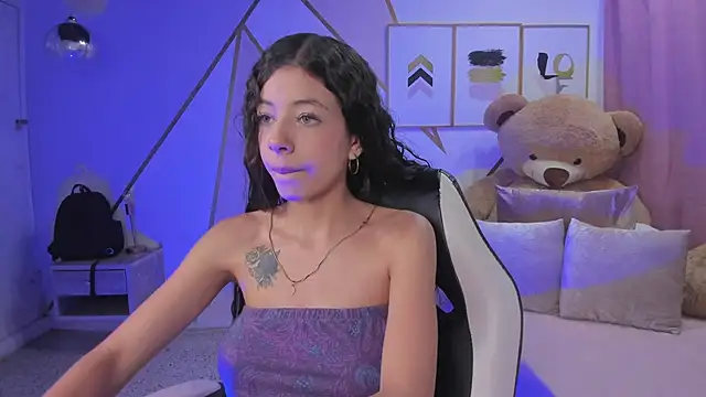 Snapshot of coraltaylor chatting on 02.12.25 coraltaylor online show from 02.12.25