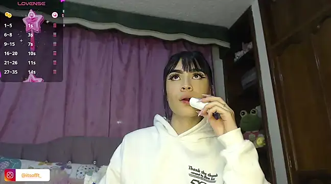 Snapshot of cuttebabe_ chatting on 01.17.25 cuttebabe  online show from 01.17.25