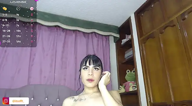 Snapshot of cuttebabe_ chatting on 02.02.25 cuttebabe  online show from 02.02.25