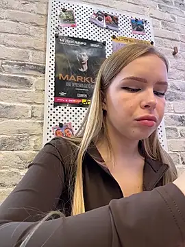 mur girl online show from 10.31.25