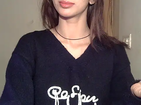 MAAYRA 09 online show from 01.06.26