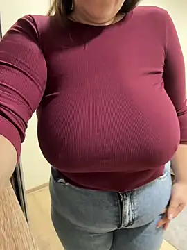 Snapshot of Your_Hot_Sister01 chatting on 12.30.24 Your Hot Sister01 online show from 12.30.24