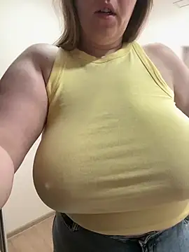 Snapshot of Your_Hot_Sister01 chatting on 03.23.25 Your Hot Sister01 online show from 03.23.25