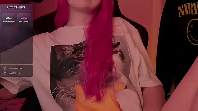 Snapshot of h2h0e chatting on 10.11.25 h2h0e online show from 10.11.25