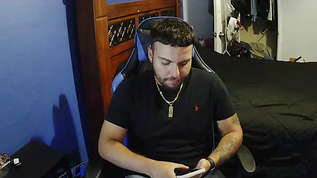 Snapshot of MasterKvn chatting on 10.31.25 MasterKvn online show from 10.31.25