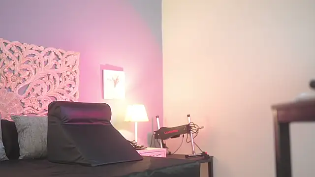 lupeebony online show from 09.10.25