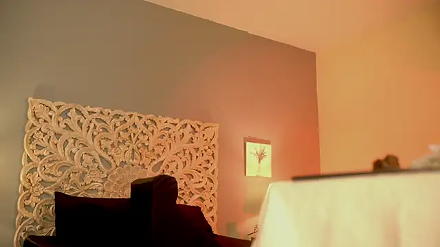 lupeebony online show from 10.11.25