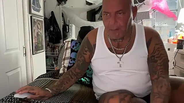 Snapshot of joeytatts66 chatting on 09.30.25 joeytatts66 online show from 09.30.25