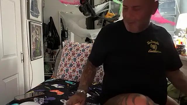 Snapshot of joeytatts66 chatting on 10.03.25 joeytatts66 online show from 10.03.25