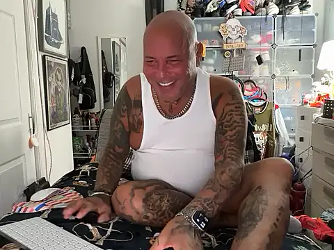 Snapshot of joeytatts66 chatting on 10.25.25 joeytatts66 online show from 10.25.25