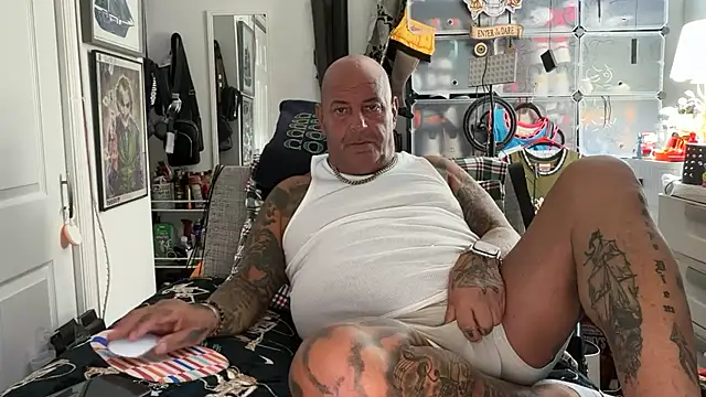 Snapshot of joeytatts66 chatting on 10.26.25 joeytatts66 online show from 10.26.25