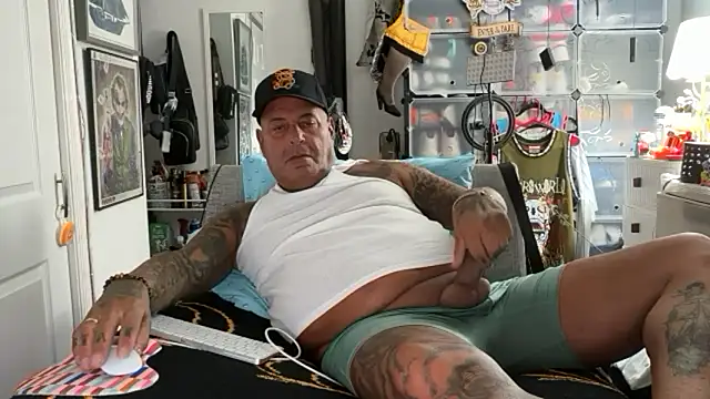 Snapshot of joeytatts66 chatting on 10.31.25 joeytatts66 online show from 10.31.25