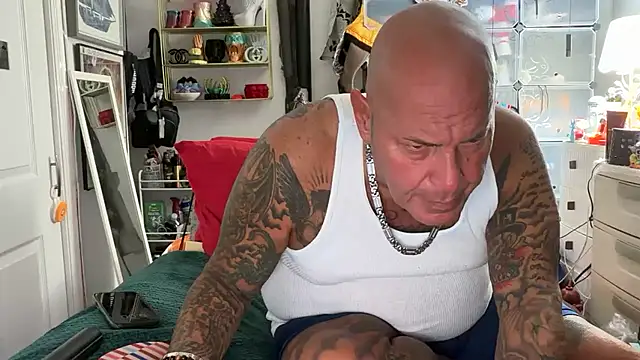 Snapshot of joeytatts66 chatting on 11.12.25 joeytatts66 online show from 11.12.25