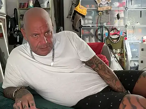 Snapshot of joeytatts66 chatting on 11.14.25 joeytatts66 online show from 11.14.25