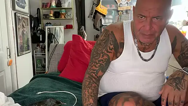 Snapshot of joeytatts66 chatting on 11.15.25 joeytatts66 online show from 11.15.25