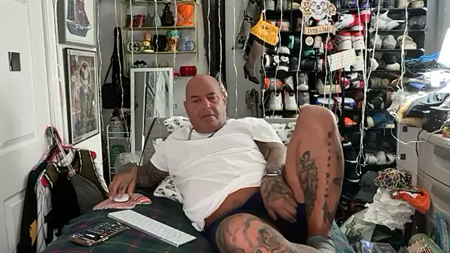 Snapshot of joeytatts66 chatting on 12.15.25 joeytatts66 online show from 12.15.25