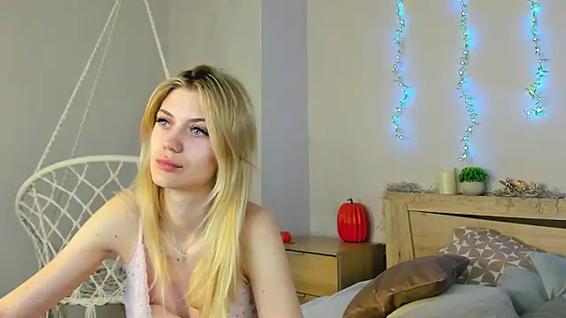 Snapshot of Cherry_Price chatting on 05.25.26 Cherry Price online show from 05.25.26