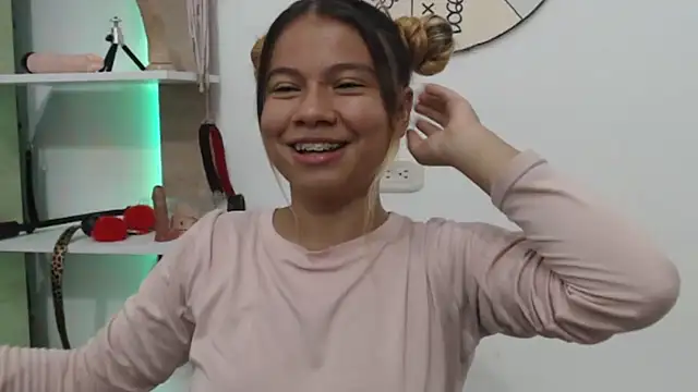 Snapshot of Naomi991 chatting on 09.23.25 Naomi991 online show from 09.23.25