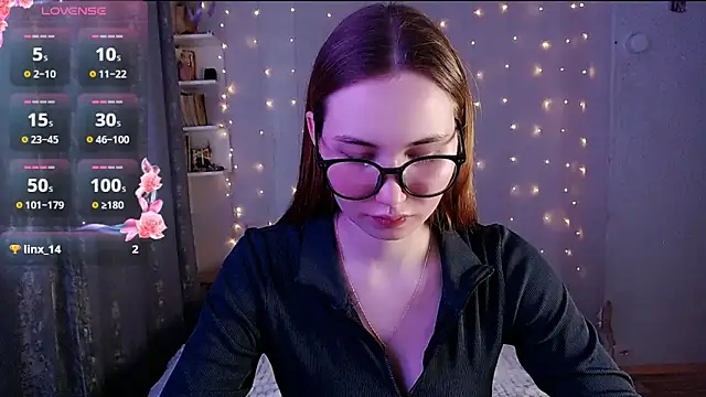 Snapshot of Miya_Mark chatting on 03.04.25 Miya Mark online show from 03.04.25