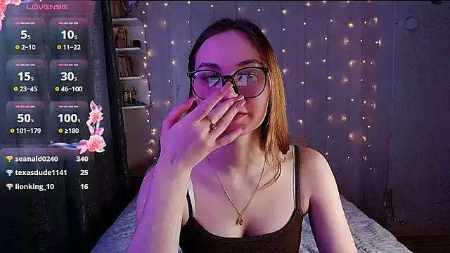 Snapshot of Miya_Mark chatting on 03.11.25 Miya Mark online show from 03.11.25