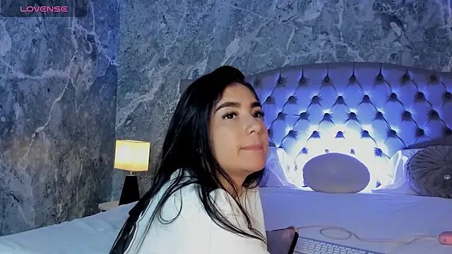 Snapshot of Belliinda_21 chatting on 06.18.26 Belliinda 21 online show from 06.18.26
