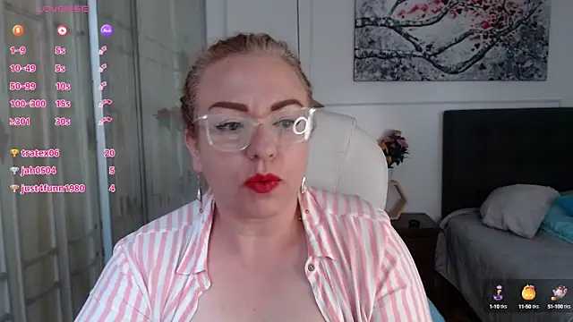 Snapshot of Tania_Goddess_ chatting on 01.06.25 Tania Goddess online show from 01.06.25