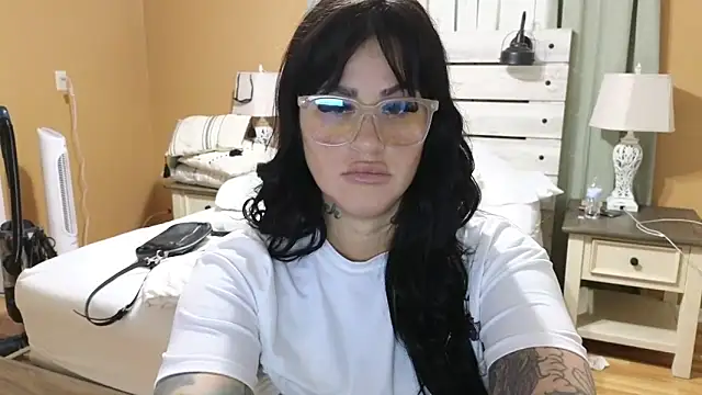 TexasTattooedHouseWife online show from 10.20.25