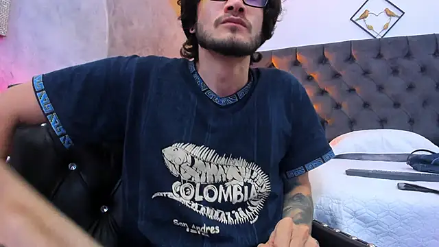 Loggan donnelly online show from 12.25.24