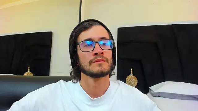 Loggan donnelly online show from 03.03.25