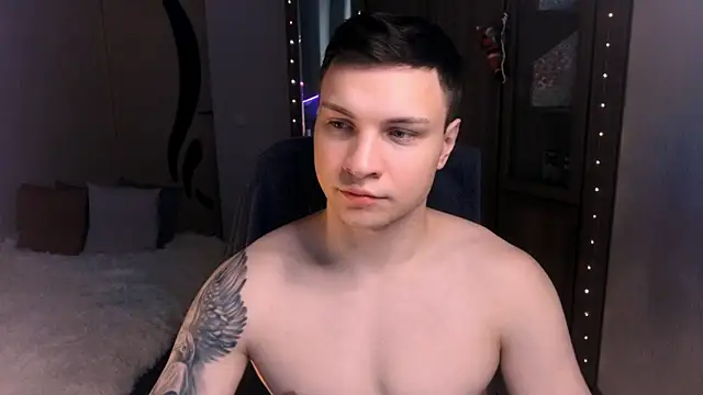 Snapshot of handsome_guy01 chatting on 12.03.24 handsome guy01 online show from 12.03.24