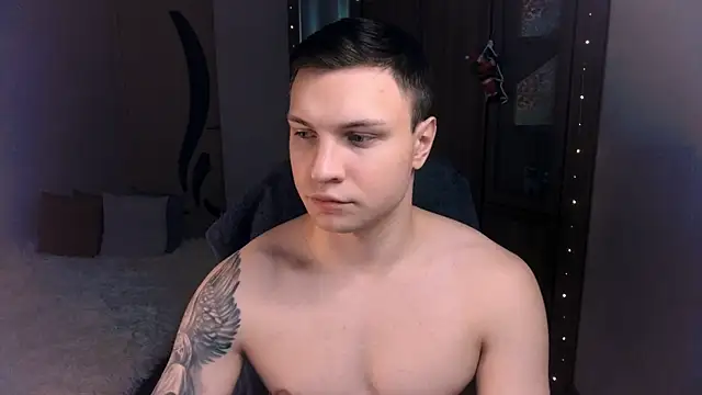 Snapshot of handsome_guy01 chatting on 12.04.24 handsome guy01 online show from 12.04.24