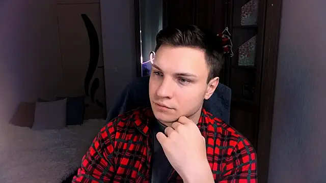 Snapshot of handsome_guy01 chatting on 12.12.24 handsome guy01 online show from 12.12.24