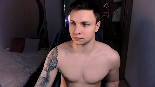 Snapshot of handsome_guy01 chatting on 12.17.24 handsome guy01 online show from 12.17.24