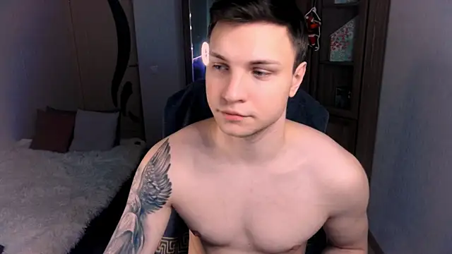 Snapshot of handsome_guy01 chatting on 12.17.24 handsome guy01 online show from 12.17.24