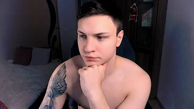 Snapshot of handsome_guy01 chatting on 12.17.24 handsome guy01 online show from 12.17.24
