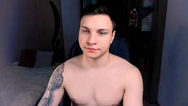 Snapshot of handsome_guy01 chatting on 12.19.24 handsome guy01 online show from 12.19.24