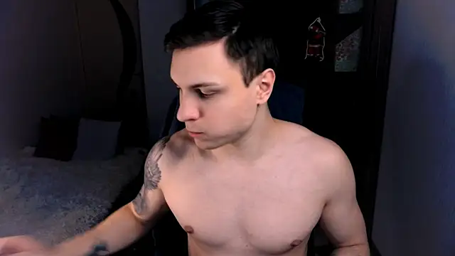 Snapshot of handsome_guy01 chatting on 12.19.24 handsome guy01 online show from 12.19.24