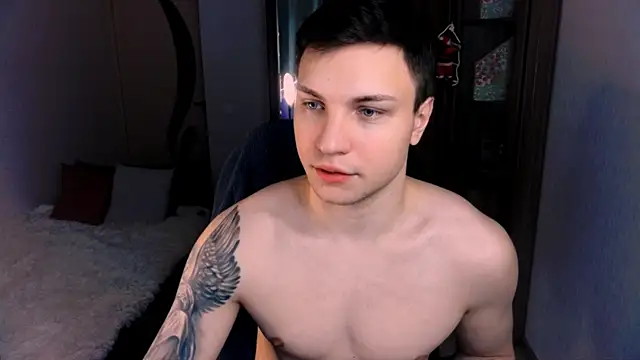 Snapshot of handsome_guy01 chatting on 12.20.24 handsome guy01 online show from 12.20.24