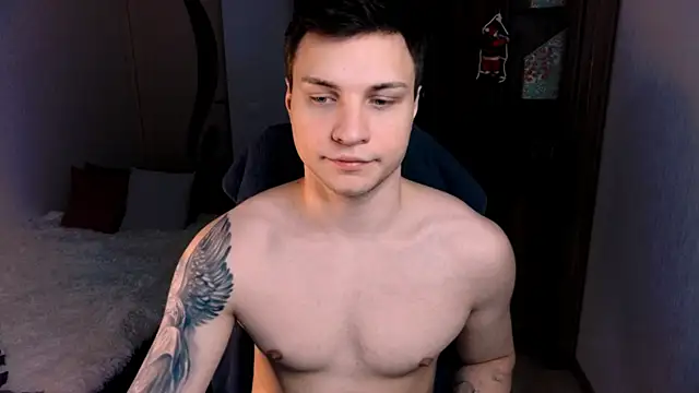 Snapshot of handsome_guy01 chatting on 12.20.24 handsome guy01 online show from 12.20.24