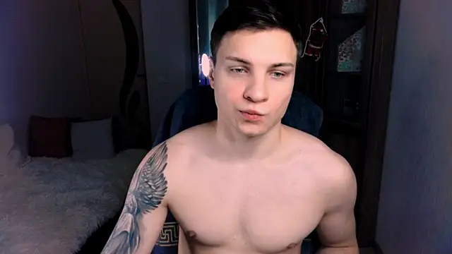 Snapshot of handsome_guy01 chatting on 12.22.24 handsome guy01 online show from 12.22.24