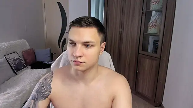 Snapshot of handsome_guy01 chatting on 09.21.25 handsome guy01 online show from 09.21.25