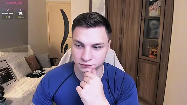 Snapshot of handsome_guy01 chatting on 09.30.25 handsome guy01 online show from 09.30.25