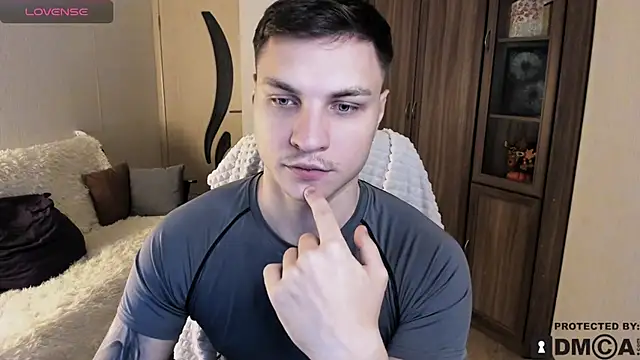 Snapshot of handsome_guy01 chatting on 10.22.25 handsome guy01 online show from 10.22.25